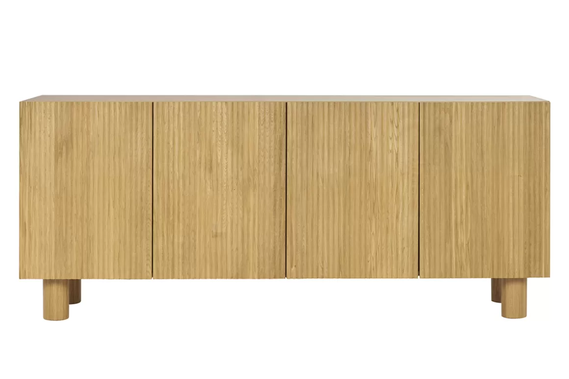 Miliboo Design-Sideboard aus hellem, massiver Eiche mit Gravur 4-türig B180 cm GOSHI