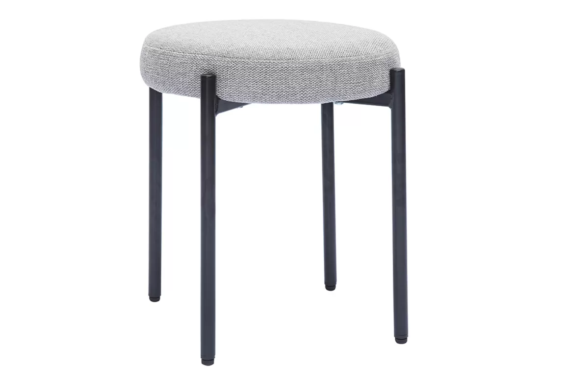 Miliboo Hocker stapelbar im hellgrauen, texturierten Samtdesign mit schwarzem Metallfuß H41 cm KIKO